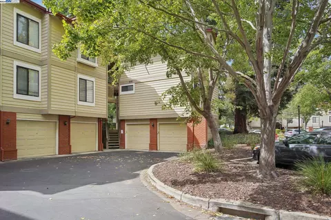 3374 Smoketree Commons Dr, Pleasanton, CA 94566