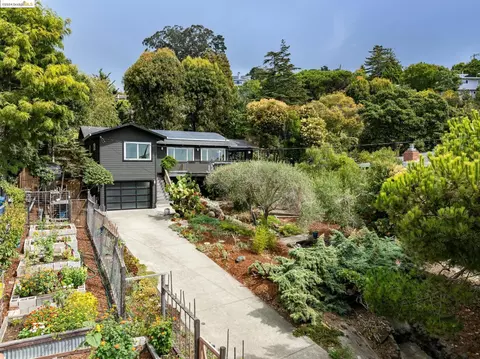 840 Seaview Dr, El Cerrito, CA 94530