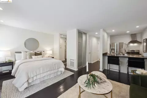 150 Pearl St #318, Oakland, CA 94611