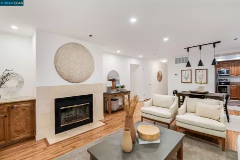 1352 Las Juntas Way #A, Walnut Creek, CA 94597