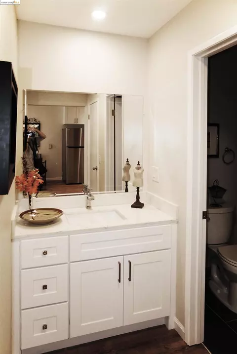 Bath - 625 Madison St #107, Oakland, CA 94607 photo 1 of 2