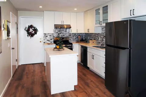 Kitchen - 625 Madison St #107, Oakland, CA 94607 photo 1 of 1