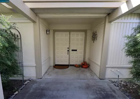 2013 Skycrest Dr #1, Walnut Creek, CA 94595