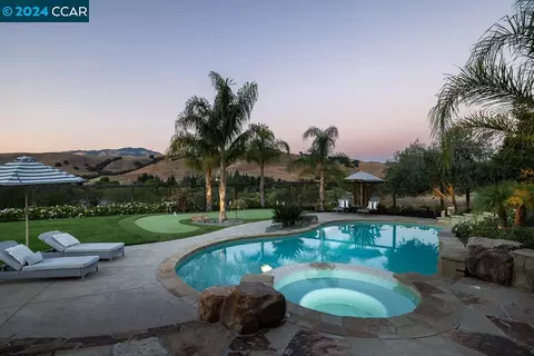 140 Tamarind Ln, Danville, CA 94526