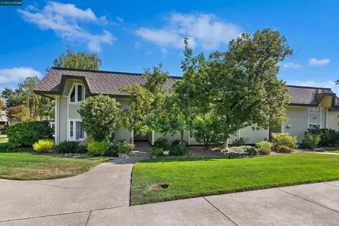 1217 Skycrest Dr #2, Walnut Creek, CA 94595