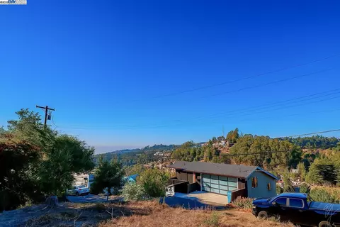 Villanova Dr, Oakland, CA 94603
