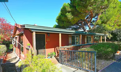 825 W 8th St, Benicia, CA 94510