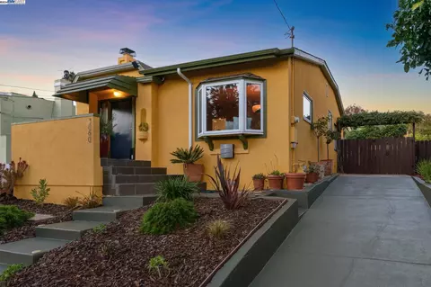 3060 Madeline St, Oakland, CA 94602
