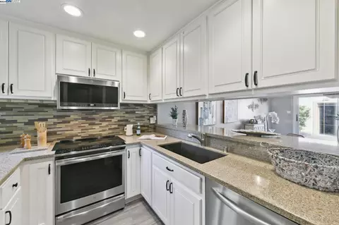 3148 Gilbert Ln, Alameda, CA 94502 photo 1