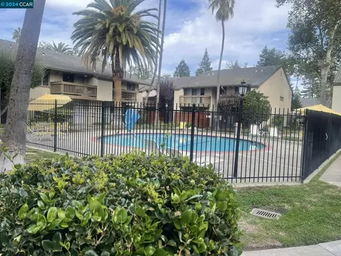 2730 Oak Rd #10, Walnut Creek, CA 94597
