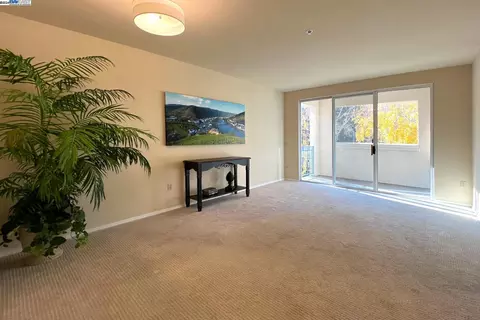 1860 Tice Creek Dr #1250, Walnut Creek, CA 94595