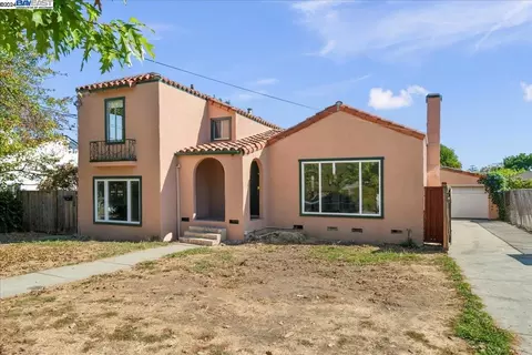 1076 8th Ave, Redwood City, CA 94063