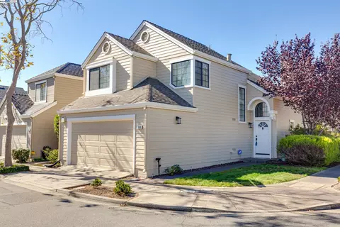 1033 Armitage St, Alameda, CA 94502