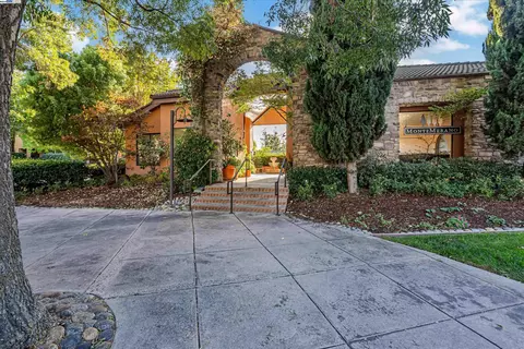 39029 Guardino Dr #221, Fremont, CA 94538