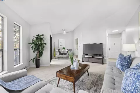 1960 Barrymore Cmn #J, Fremont, CA 94538