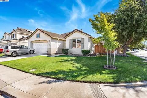 814 Donovan St, Manteca, CA 95337 photo 1