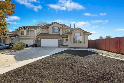 300 Falcon Ct, Tracy, CA 95376 photo 1