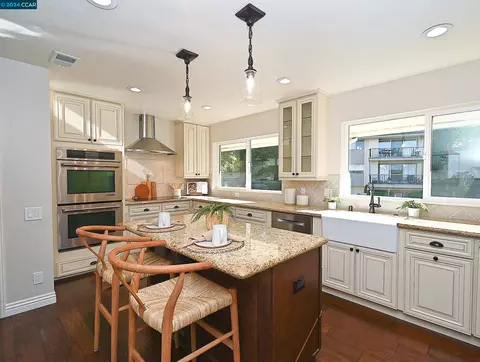 1579 Ptarmigan Dr #1B, Walnut Creek, CA 94595