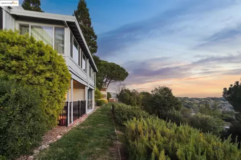 2557 Golden Rain Rd #4, Walnut Creek, CA 94595