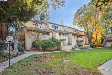 2700 Oak Rd #20, Walnut Creek, CA 94597