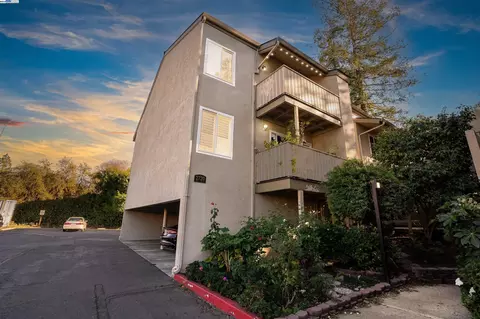 2720 Oak Rd #136, Walnut Creek, CA 94597