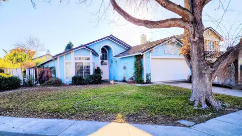 1810 Foxwood Dr, Tracy, CA 95376