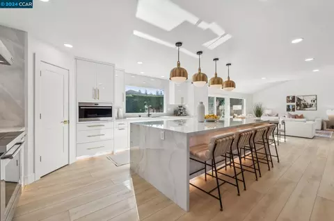 537 Banyan Cir, Walnut Creek, CA 94598