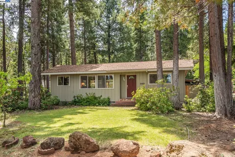 140 Lakeview Dr, Trinity Center, CA 96091 photo 1