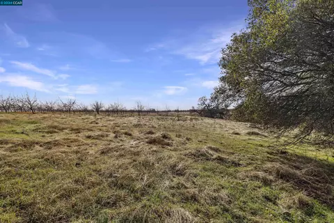 1 Pacific Hts, Oroville, CA 95965