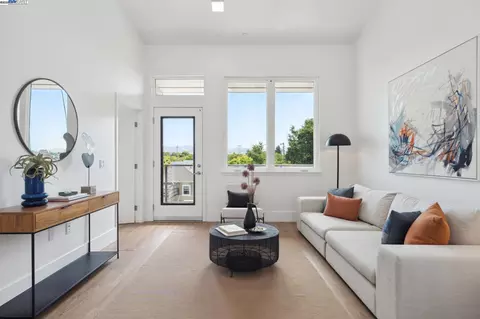 1545 32nd St #213, Oakland, CA 94608