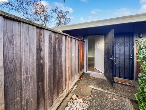 2600 Jones Rd #4, Walnut Creek, CA 94597