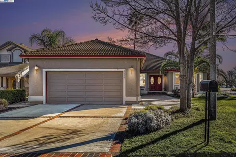 5490 Edgeview Dr, Discovery Bay, CA 94505 photo 1