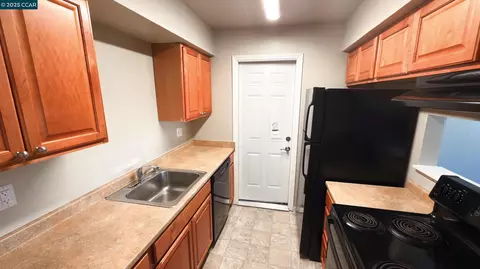 1061 Mohr Ln #B, Concord, CA 94518