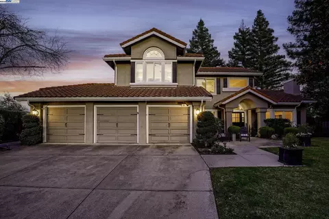 104 Cimarron Ct, Danville, CA 94506