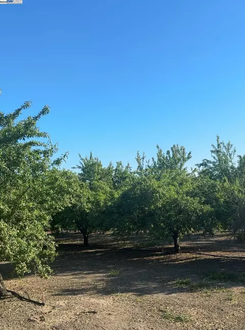 550 W Wright Rd, Tracy, CA 95304 photo 1