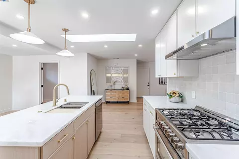 221 Heath St, Santa Cruz, CA 95060