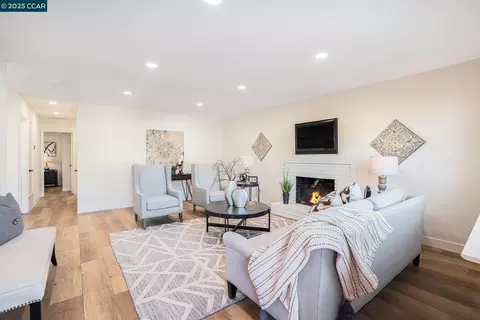 1901 Queens Rd, Concord, CA 94519 photo 1