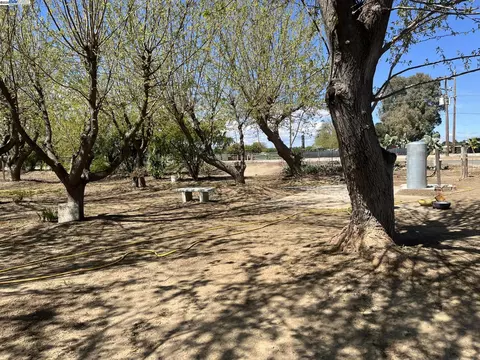 Exterior - 1290 Orange Ave, Patterson, CA 95363 photo 6 of 17