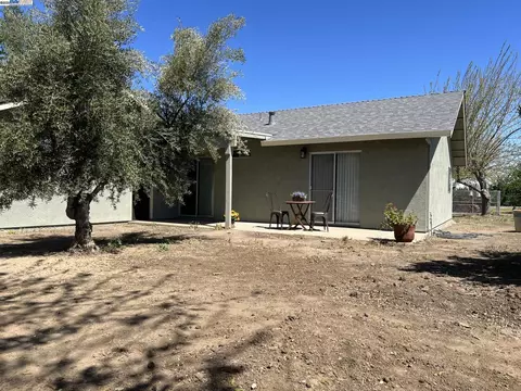 Exterior - 1290 Orange Ave, Patterson, CA 95363 photo 4 of 17