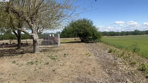 Exterior - 1290 Orange Ave, Patterson, CA 95363 photo 3 of 17