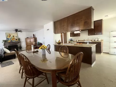 Dining - 1290 Orange Ave, Patterson, CA 95363 photo 1 of 1