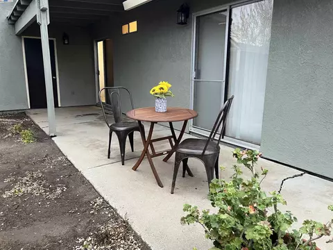 Exterior - 1290 Orange Ave, Patterson, CA 95363 photo 7 of 17