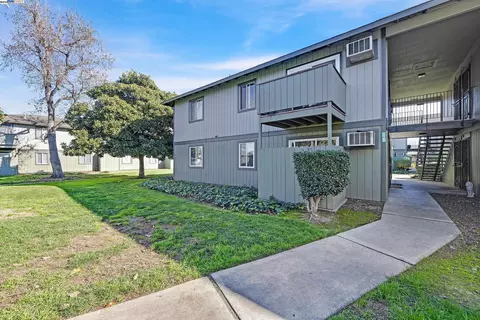 1133 Meadow Ln #61, Concord, CA 94520