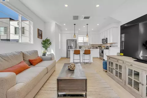 456 Sentinel Dr, Alameda, CA 94501