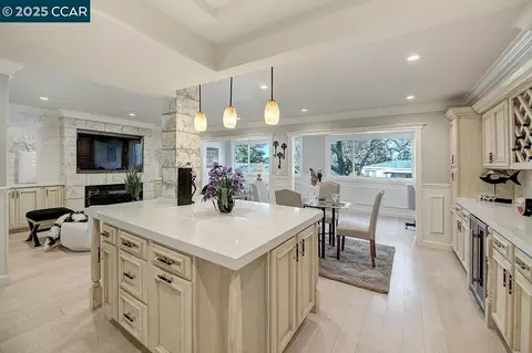 1400 Ptarmigan Dr #4, Walnut Creek, CA 94595
