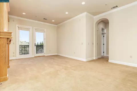 Living - 1146 Waltz Ct, Vallejo, CA 94591 photo 3 of 7
