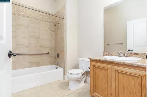 Bath - 1146 Waltz Ct, Vallejo, CA 94591 photo 6 of 6