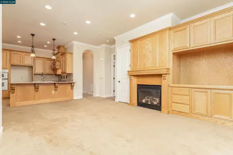 Living - 1146 Waltz Ct, Vallejo, CA 94591 photo 6 of 7