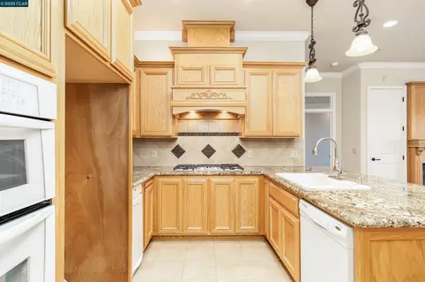 Kitchen - 1146 Waltz Ct, Vallejo, CA 94591 photo 3 of 5