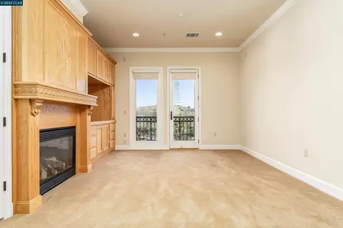 Living - 1146 Waltz Ct, Vallejo, CA 94591 photo 2 of 7